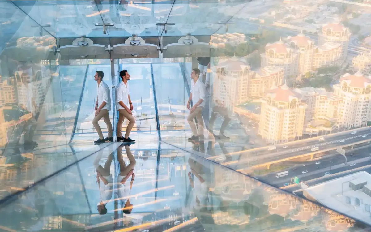Emozionante Edge Walk Dubai; Camminare sul bordo del cielo nel cuore di Dubai