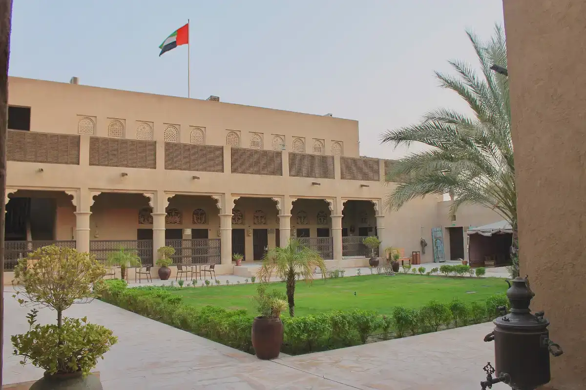 Introduzione a Dubai: Una città dinamica con torri intelligenti