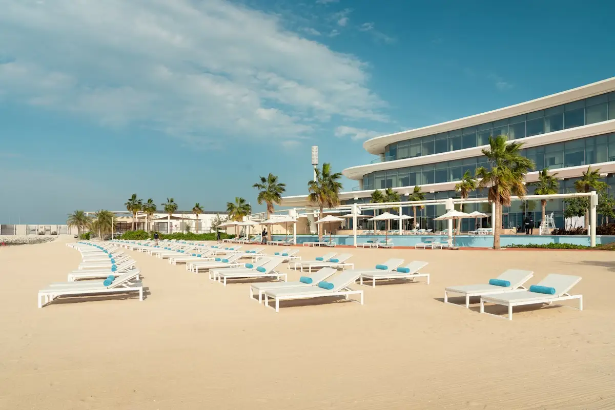 Adresse und Standort des Azure Beach
