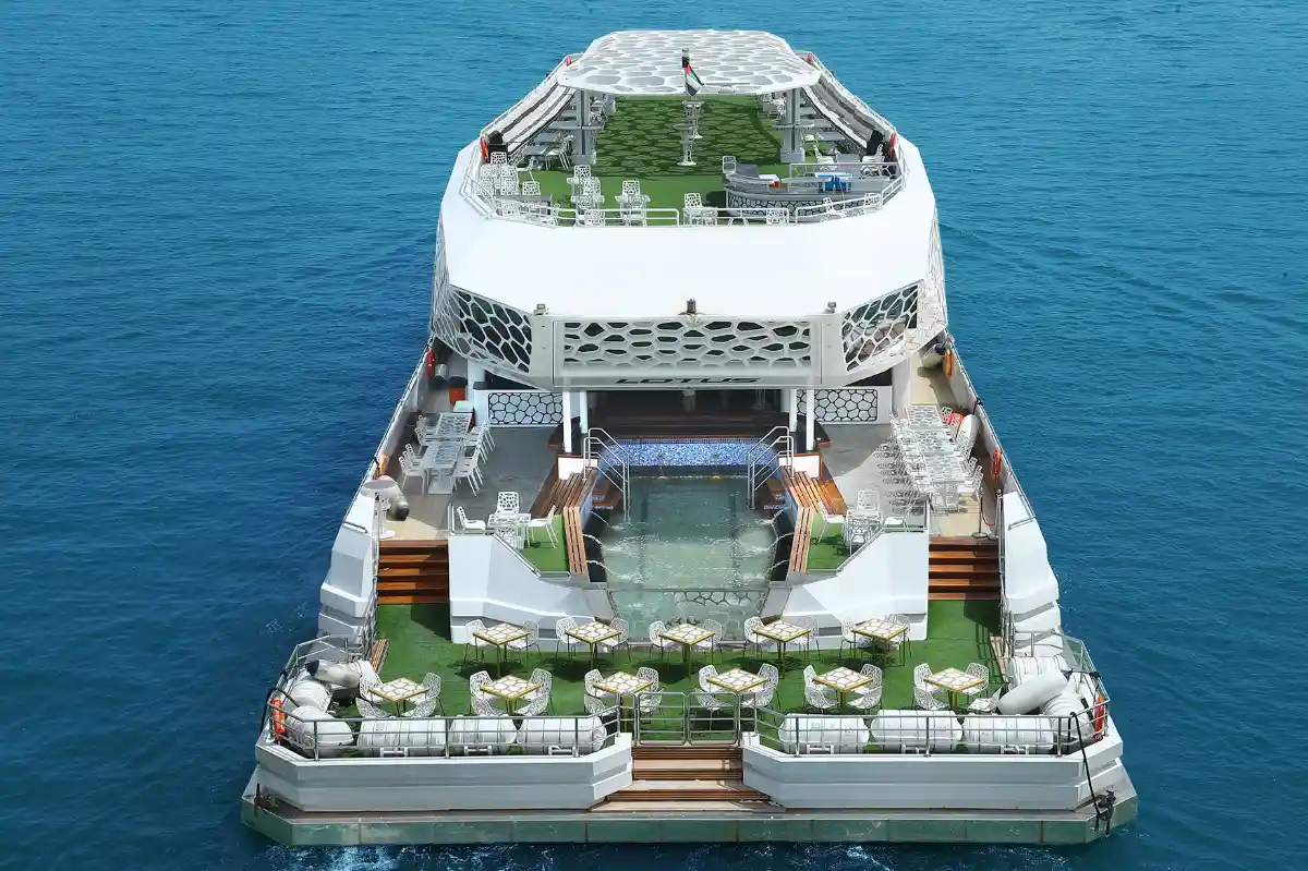 Position und Kurs des Schiffes Lotus