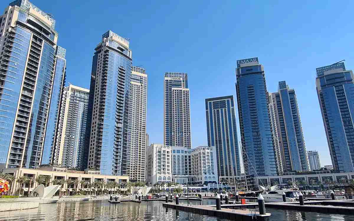 Traditionelle Märkte rund um den Hafen; Farbe, Duft und echtes Leben in Dubai