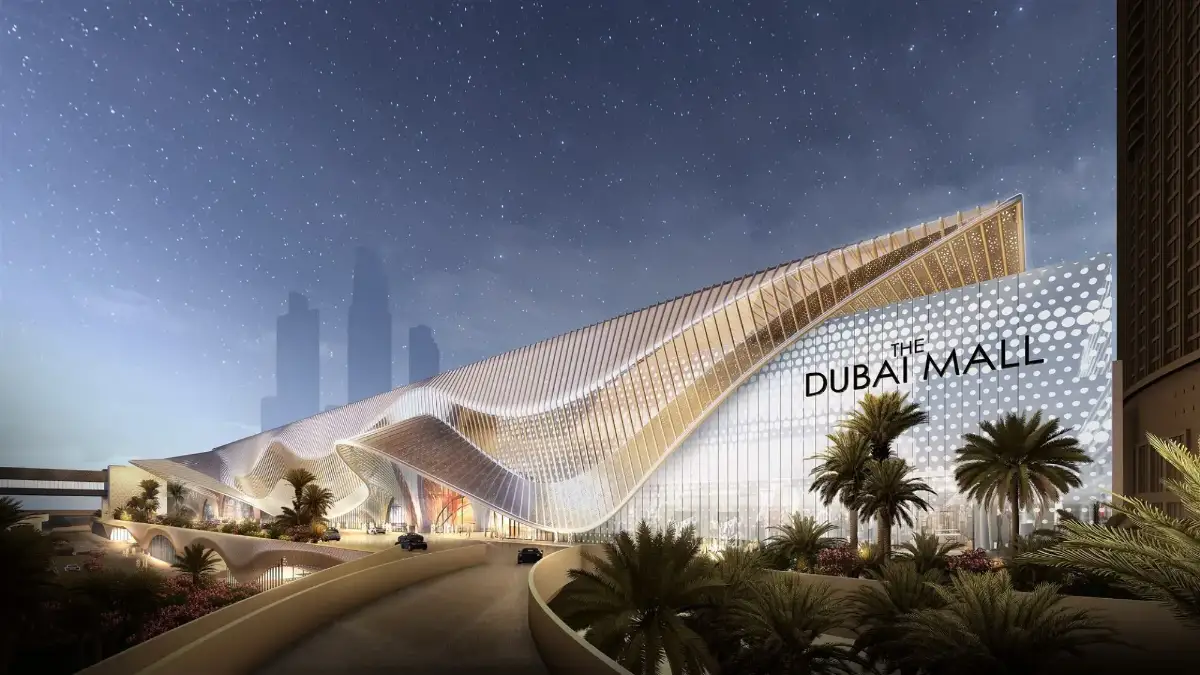Die Außenansicht der Dubai Mall mit moderner und gläserner Architektur am Tag.