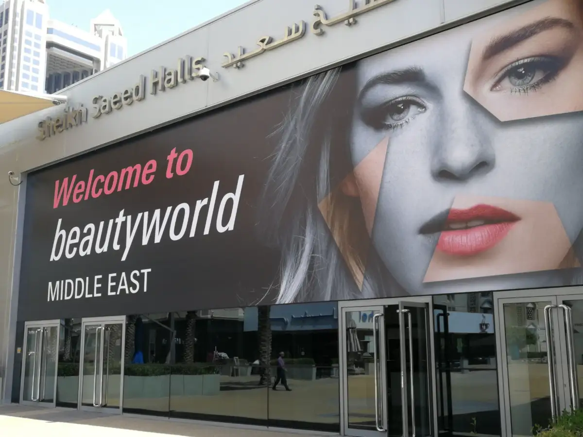 Vorbereitung des Inhalts für die Beautyworld Middle East Ausstellung