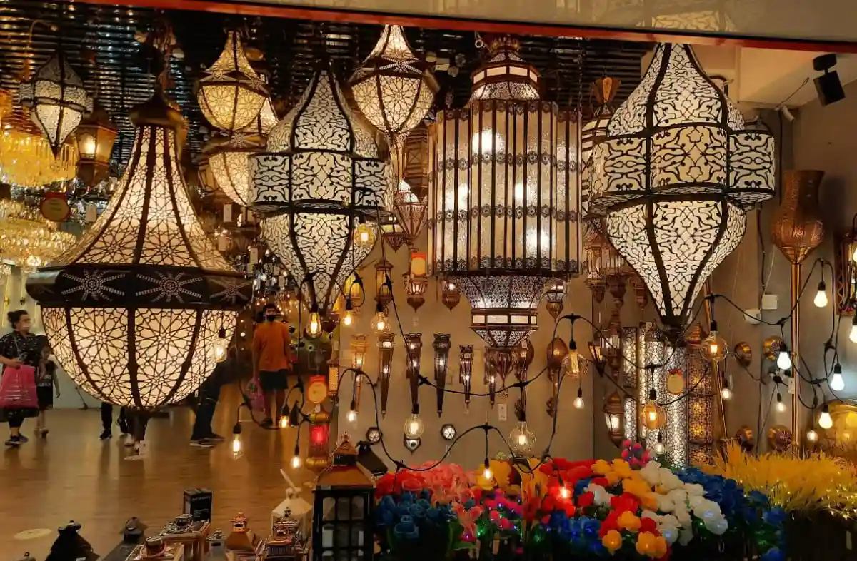 Interior designers and decorative stores