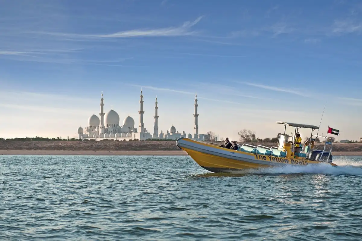 Differenza tra la barca gialla e le reti da pesca comuni.