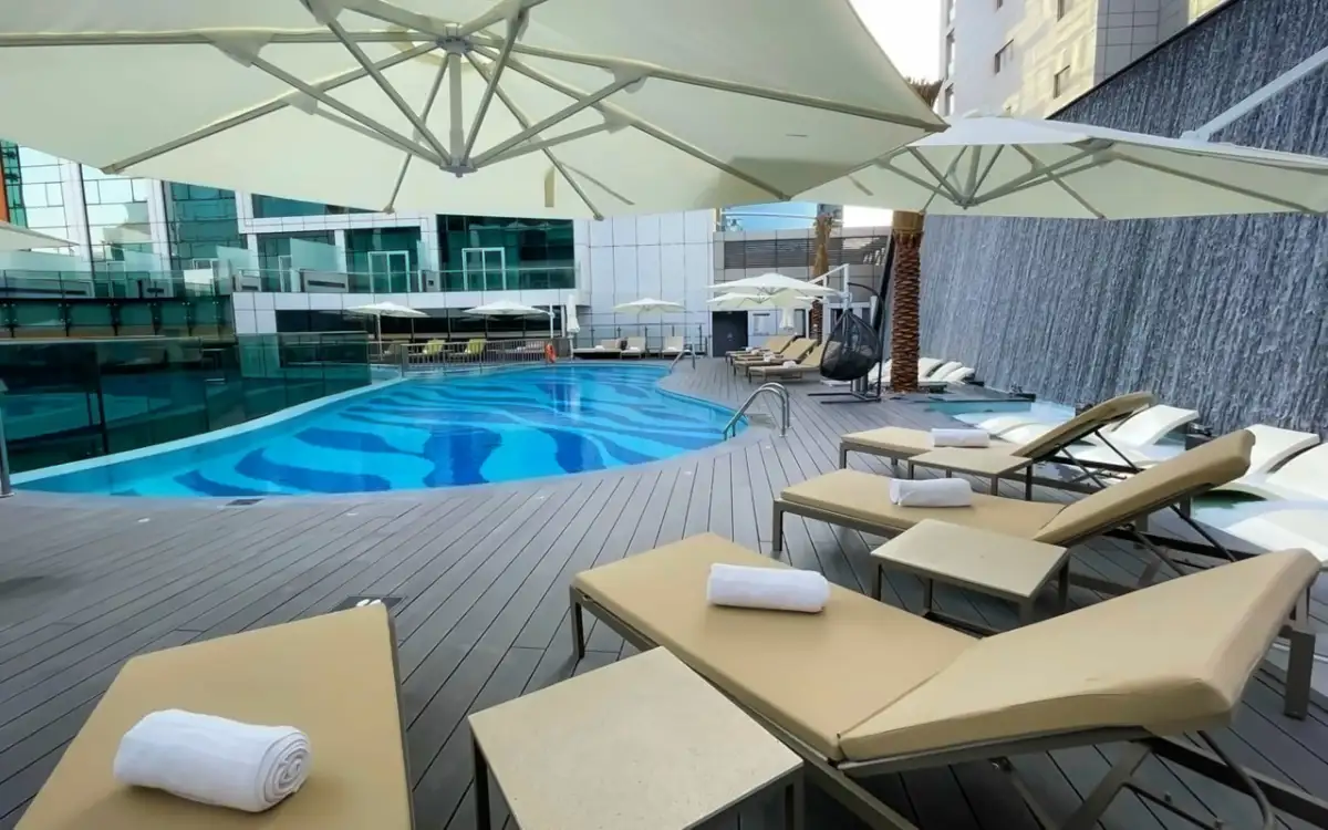 Ausstattungen und Freizeitmöglichkeiten des Al Khouri Sky Garden Hotels