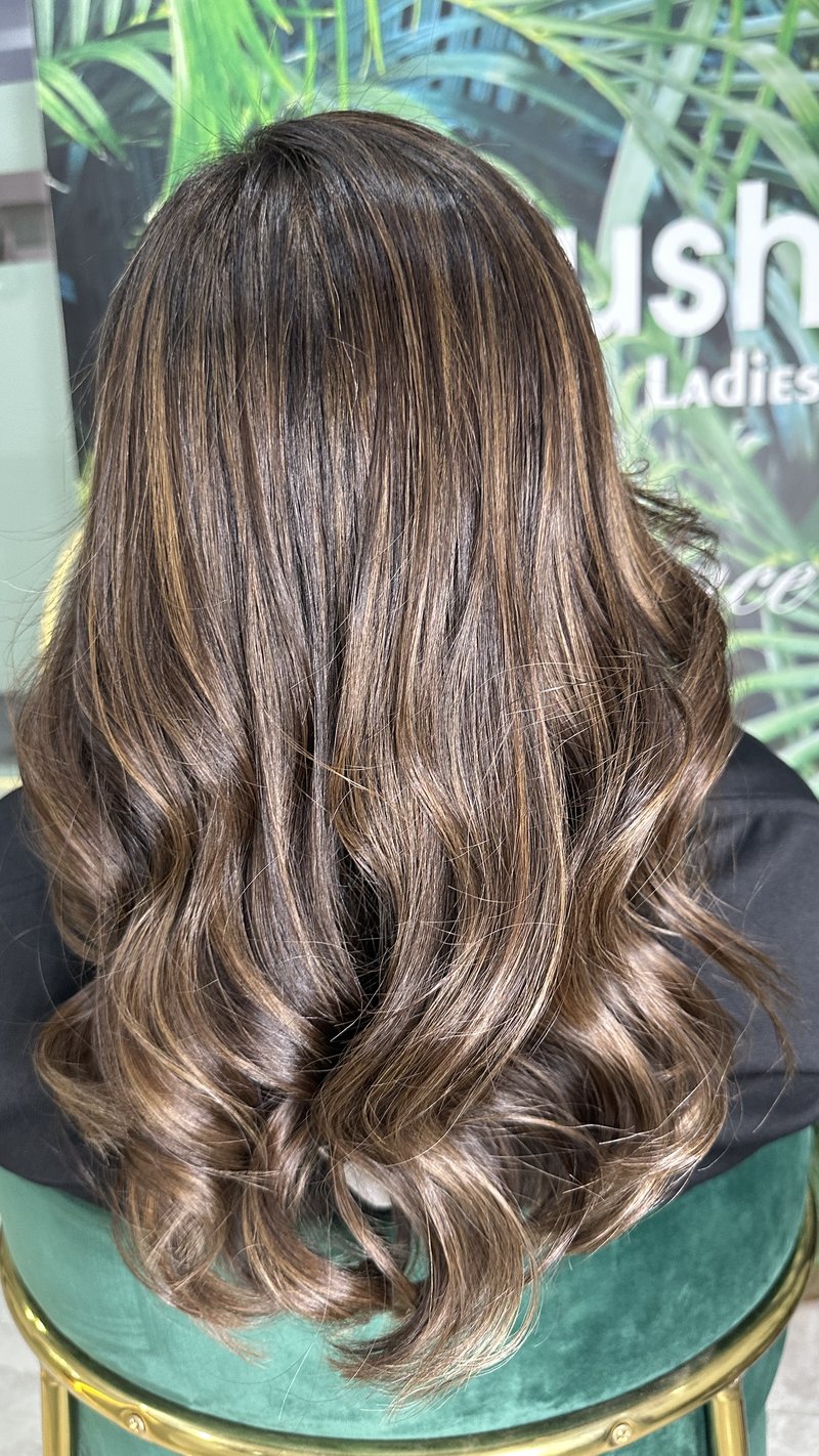 ブラッシュ・アンド・カールズ レディースサロン＆スパ | アル・マンホール - womenhairsalon